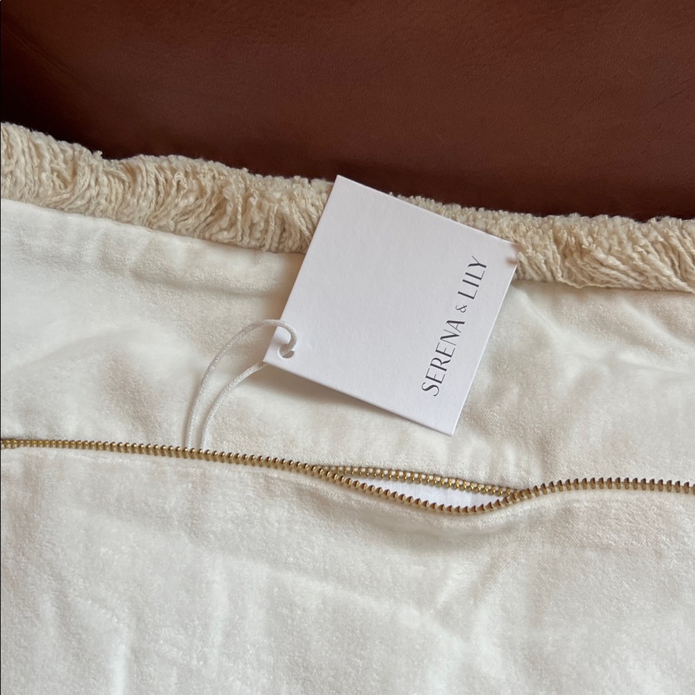 NWT! Serena & Lily Bowden Velvet 20” Pillow Cover in French White - Picture 4 of 5